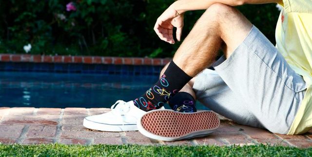 Шкарпетки треба носити навіть з кедами - фото 265565