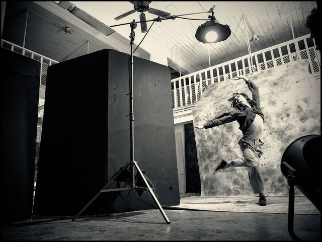 Як відбувалася зйомка календаря Pirelli 2019 з Сергієм Полуніним і Джіджі Хадід - фото 265731