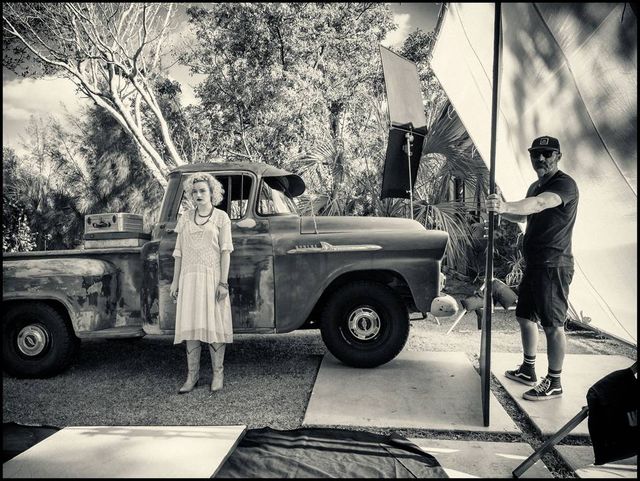 Як відбувалася зйомка календаря Pirelli 2019 з Сергієм Полуніним і Джіджі Хадід - фото 265734