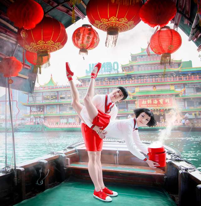 Як у Гонконгу рекламують відкриття балетного сезону: ефектні фото - фото 259633