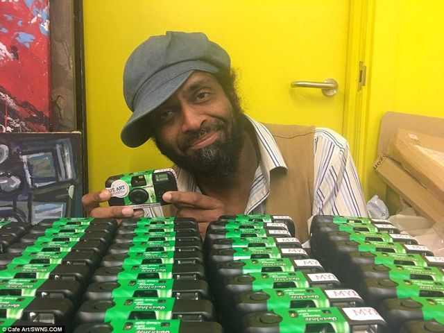 Безхатькам роздали фотоапарати і попросили зняти своє місто - фото 266628