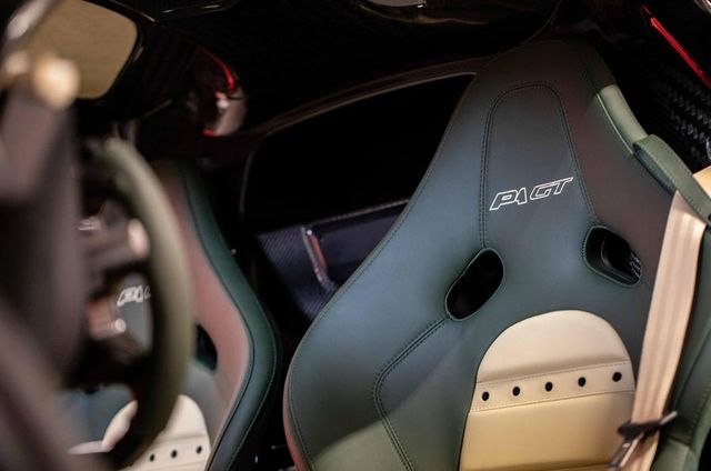 Британці удосконалили гіперкар від McLaren - фото 262502