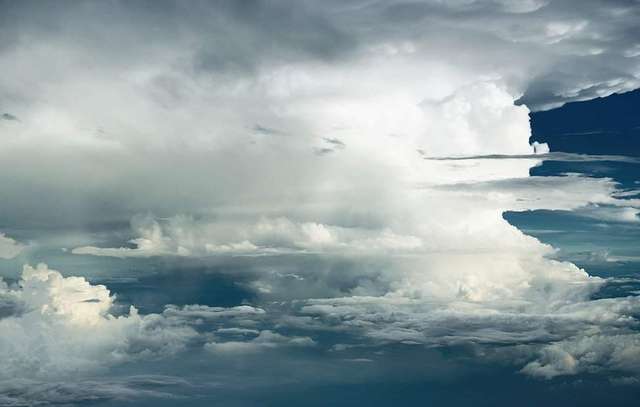Як виглядають хмари на висоті шість тисяч метрів- фото 262100