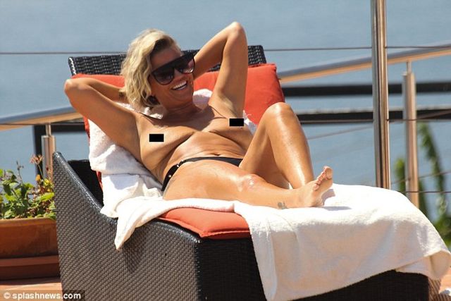 Керрі Катон папараці підловили топлес - фото 264311