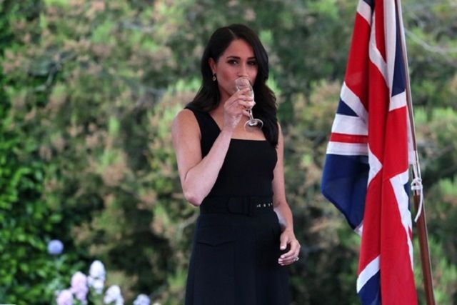 Принц Гаррі і Меган Маркл вирушили в перший спільний закордонний тур