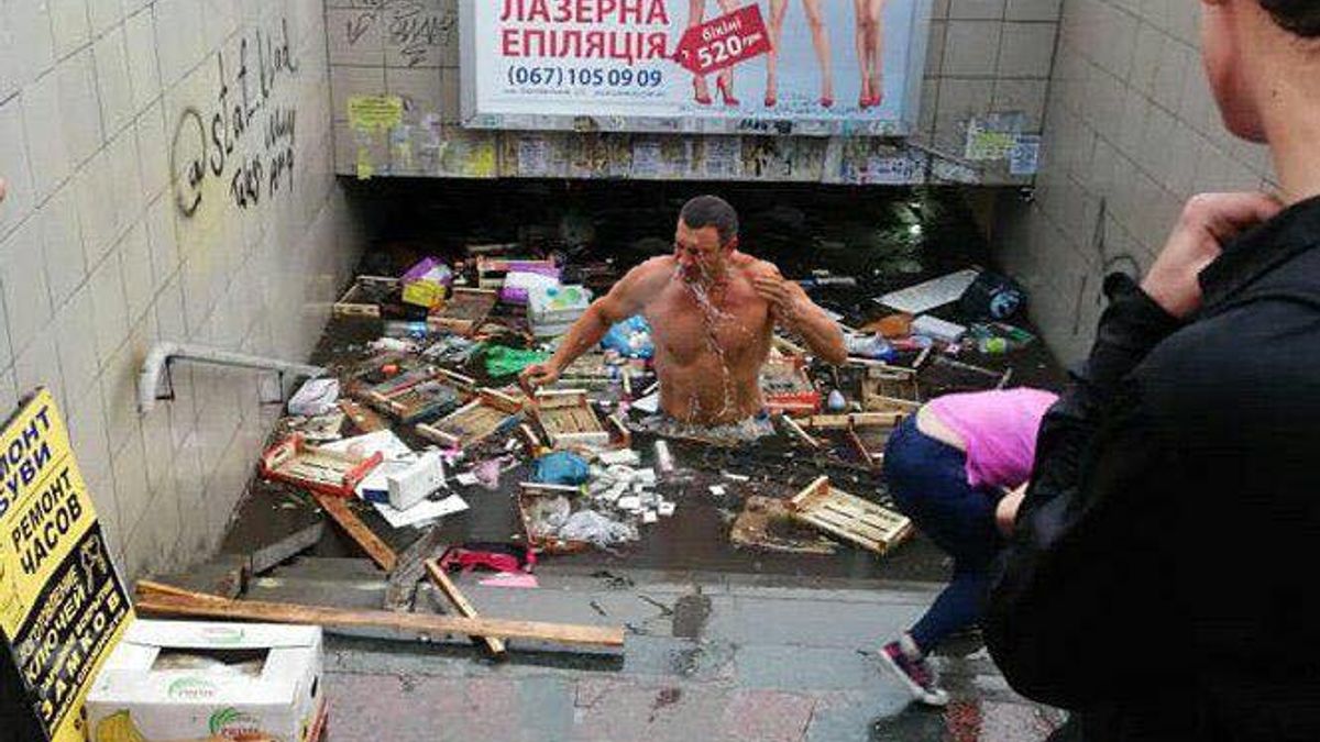 Злива у Києві надихнула користувачів мережі на нові меми - фото 1