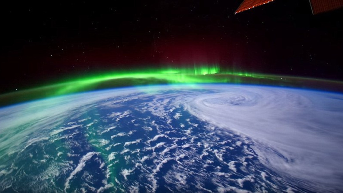 Астронавт зняв північне сяйво з космосу: вражаюче відео - фото 1