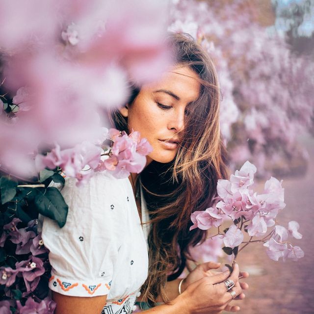 Чарівна модель показує свої подорожі світом - фото 263262