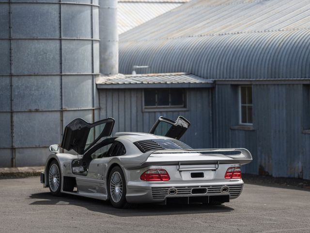 Спортивний прототип Mercedes-Benz AMG CLK GTR виставлять на торги - фото 265664