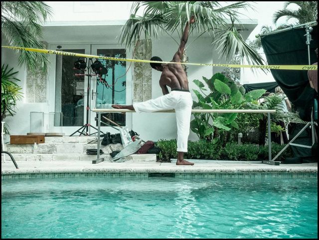 Як відбувалася зйомка календаря Pirelli 2019 з Сергієм Полуніним і Джіджі Хадід - фото 265730