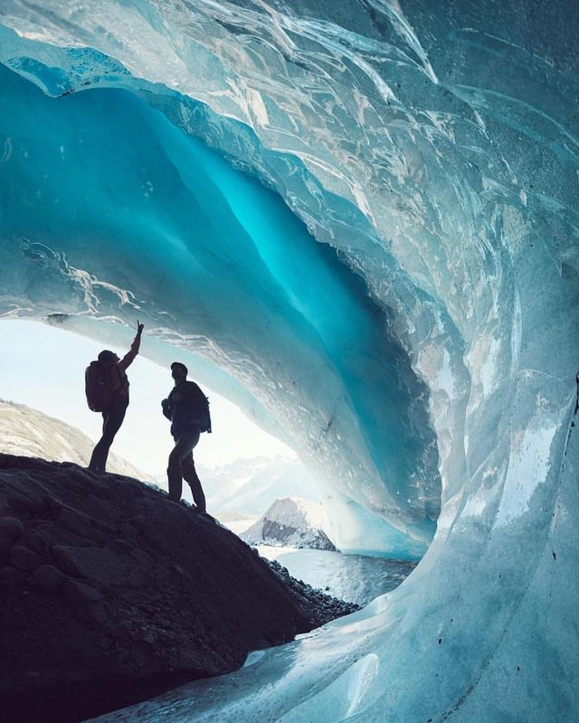 Чарівна модель показує свої подорожі світом - фото 263265