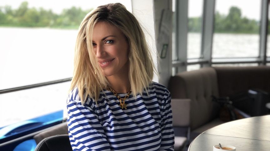 Яскрава Леся Нікітюк показала улюблені квіти