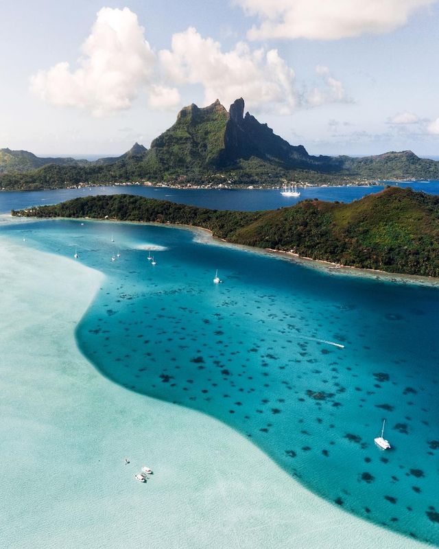 Чарівна модель показує свої подорожі світом - фото 263270
