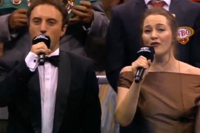 Гімн України перед боєм Усика в Москві - фото 1