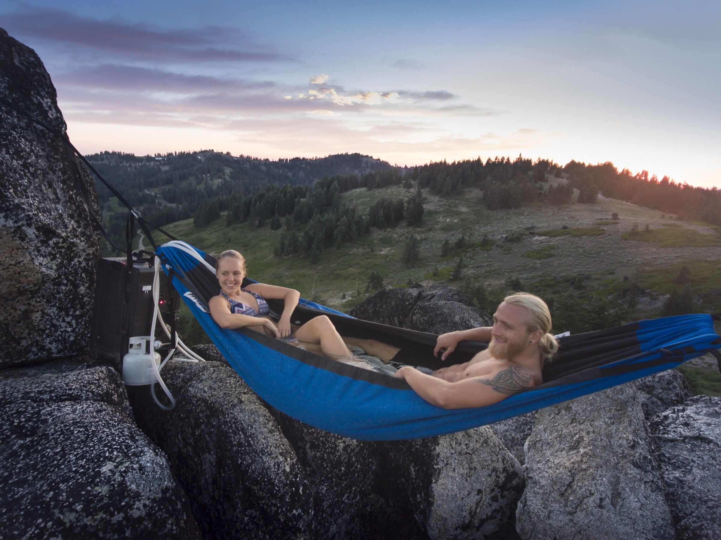 Американець винайшов ванну-гамак, і вона шалено крута - фото 1
