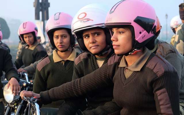 Дівчата-поліцейські будуть контролювати безпеку на вулицях - фото 264191