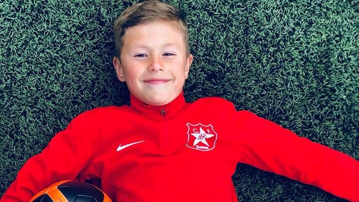 Родіон почав свої перші футбольні кроки в академії "Дніпра" - фото 1