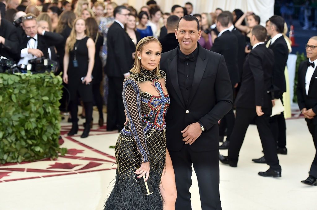 Дженніфер Лопес похизувалася обручкою - фото 1