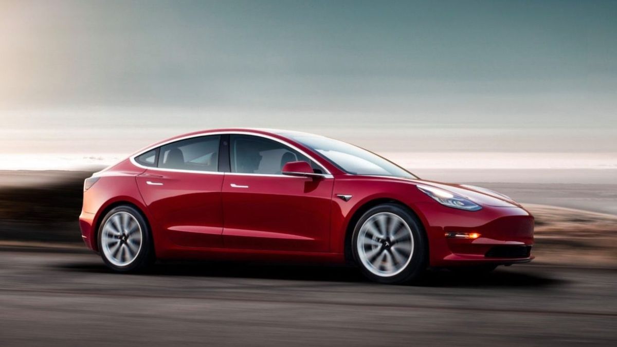 Оновлена Tesla Model 3 буде розганятися до 249 кілометрів на годину - фото 1
