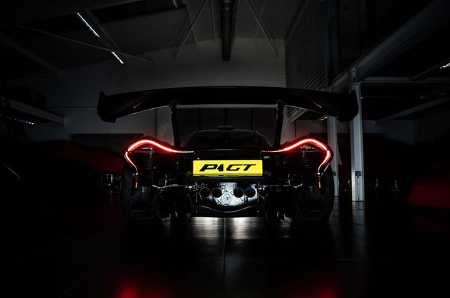 Британці удосконалили гіперкар від McLaren - фото 262497