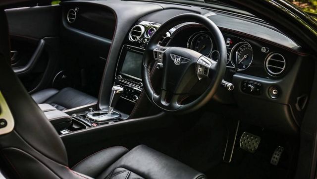 Bentley Елтона Джона виставлено на аукціон - фото 260131