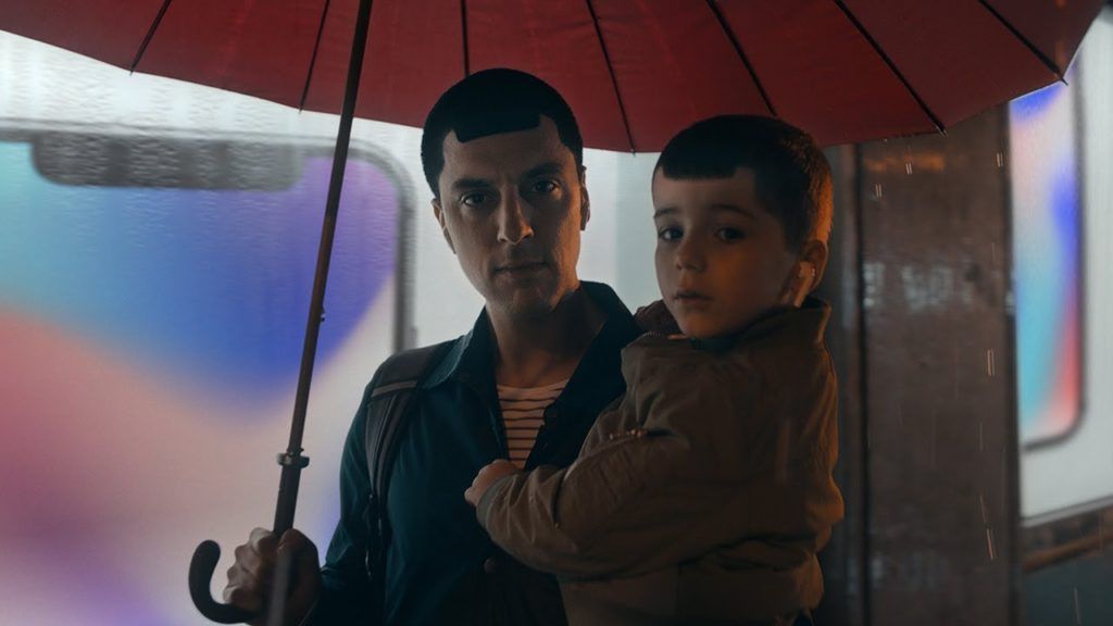 Невгамовний Samsung продовжує тролити iPhone в нових роликах