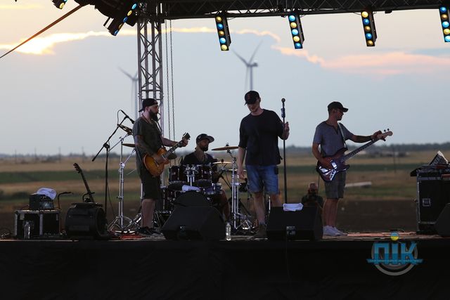 'Бумбокс' виступив на адмінмежі з Кримом - фото 264576