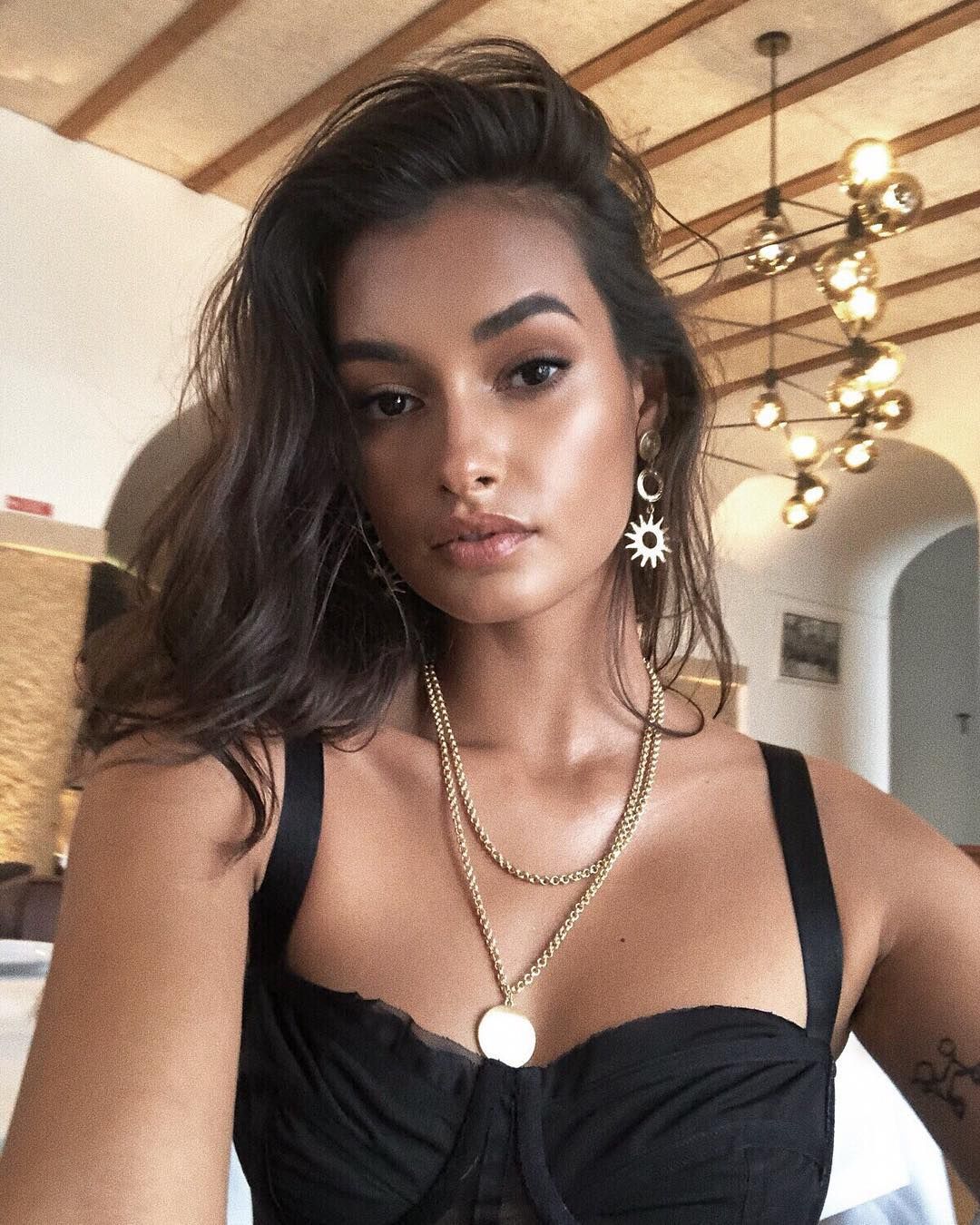 Бразильська модель похизувалась тілом у дивному купальнику