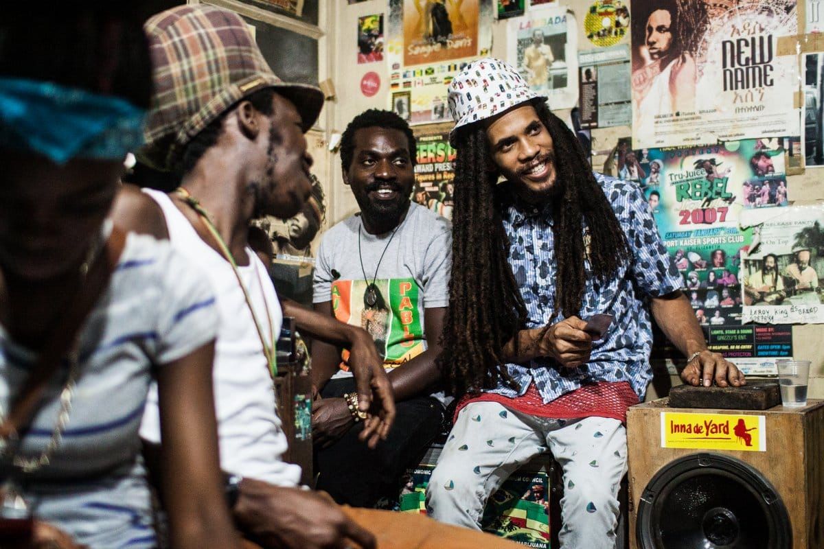 Фотограф показав, як живуть справжні ямайські растамани: яскраві кадри