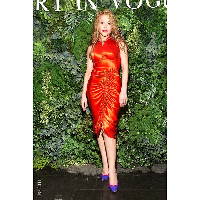 Тіна Кароль у дивній сукні - фото 265876