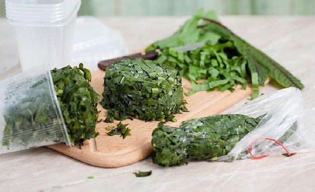 Зелень краще нарізати - фото 261871