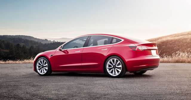 Найпотужніша Tesla Model 3 отримає занижену підвіску - фото 263002