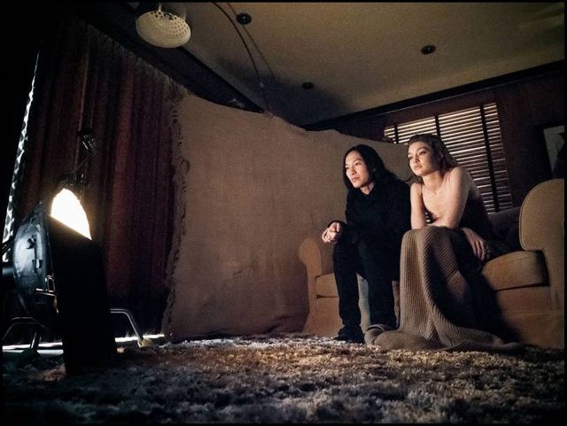 Як відбувалася зйомка календаря Pirelli 2019 з Сергієм Полуніним і Джіджі Хадід - фото 265716