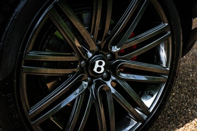 Bentley Елтона Джона виставлено на аукціон - фото 260139