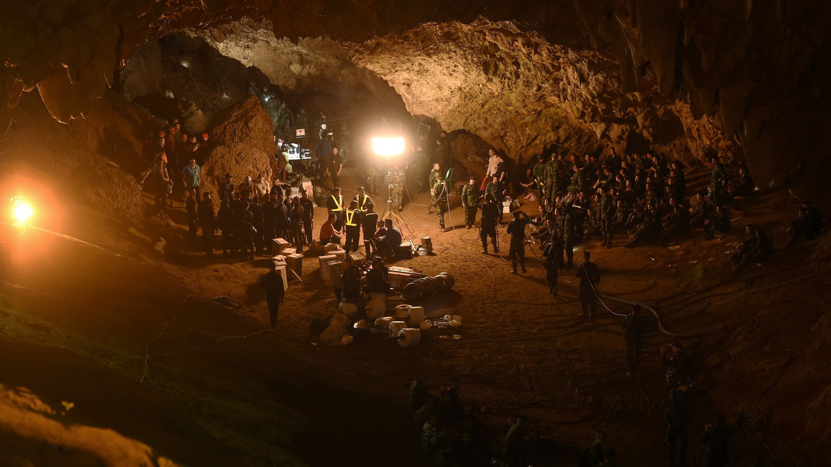 Discovery зняв фільм про тайських дітей у печері - фото 1