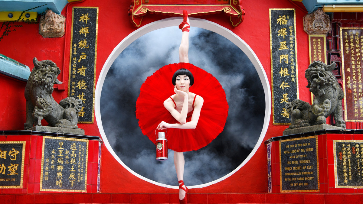 Як у Гонконгу рекламують відкриття балетного сезону: ефектні фото - фото 1