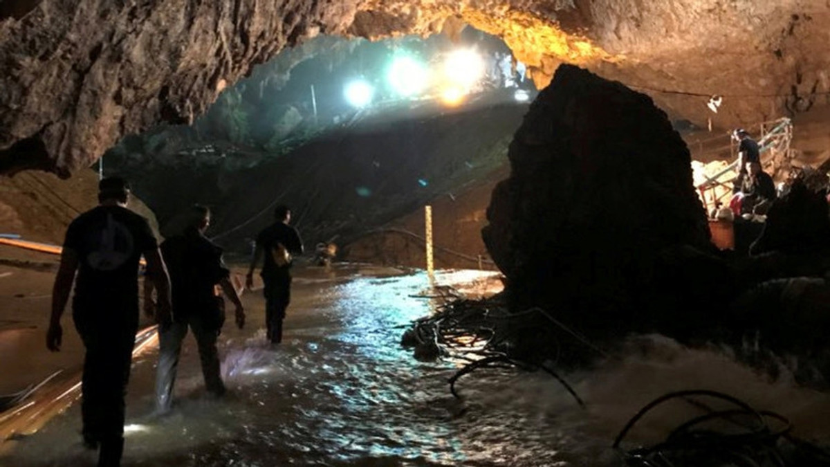 Про порятунок дітей з печери в Таїланді знімуть фільм - фото 1