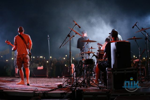 'Бумбокс' виступив на адмінмежі з Кримом - фото 264580