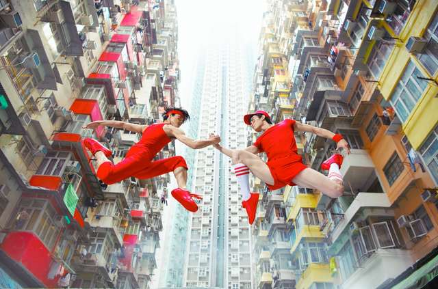 Як у Гонконгу рекламують відкриття балетного сезону: ефектні фото - фото 259631