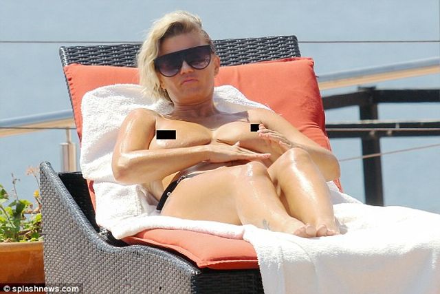 Керрі Катон папараці підловили топлес - фото 264310