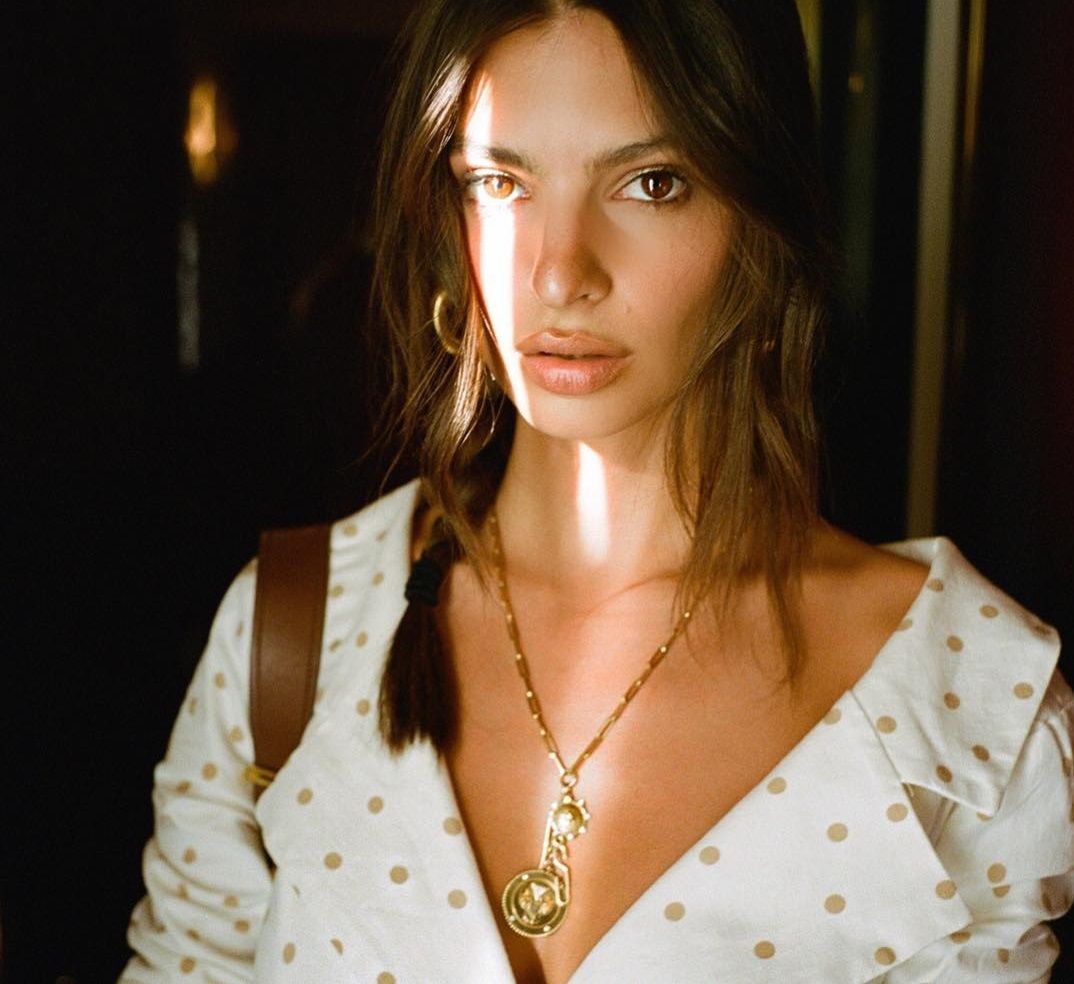 З полуницею, але без білизни: Ратажковскі знову спокушає Instagram