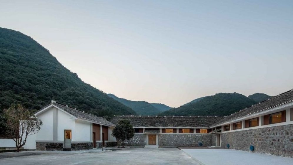 Сучасний готель у колишньому зерносховищі в Китаї: ефектні фото