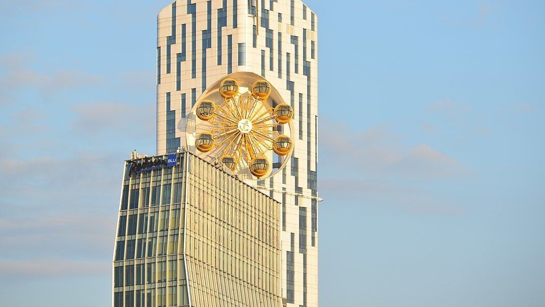 Як виглядає колесо огляду на 27-му поверсі - фото 1