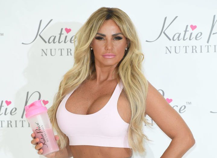 Зірка Playboy влаштувала відверту публічну фотосесію: гарячі фото (18+)