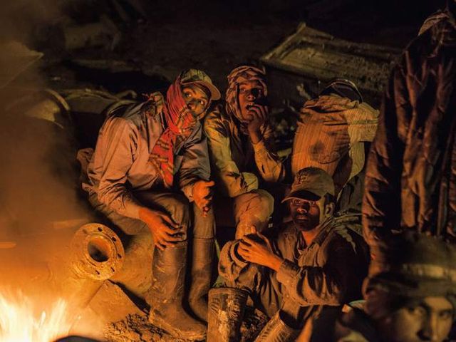 Фотограф показав, як утилізують старі кораблі- фото 265638