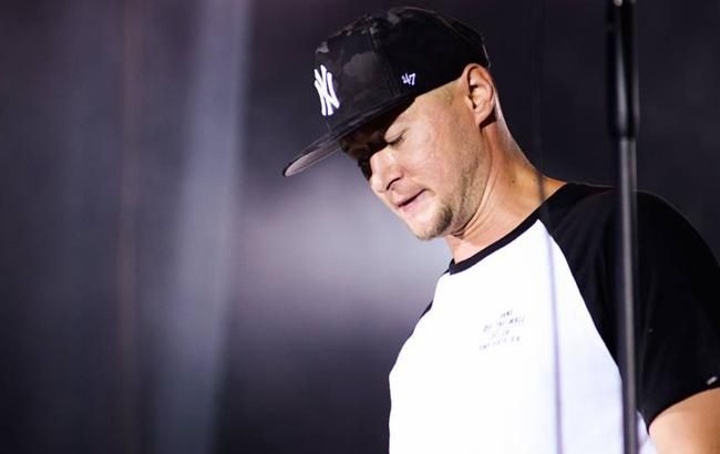 Лідер Бумбокса показав емоційний лист від Олега Сенцова