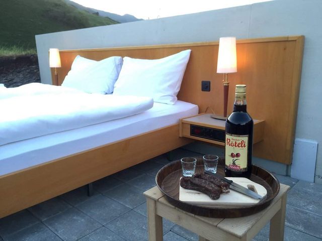 В Альпах звели незвичайний готель без стін- фото 266285