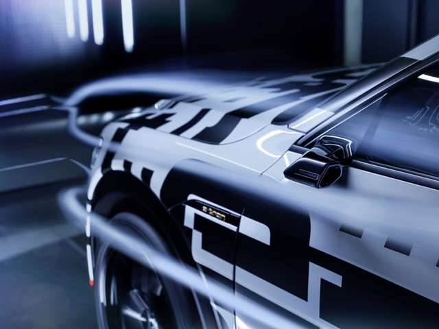 Роботу віртуальних дзеркал електрокросовера Audi e-tron зняли на відео - фото 261656