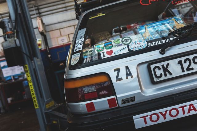 81-річна бабуся здійснила шалену подорож на старенькій Toyota - фото 260811