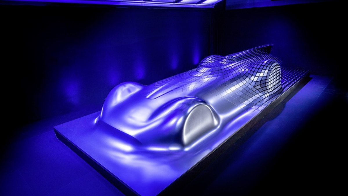 Скульптура Mercedes-Benz розповість про електричний суперкар - фото 1